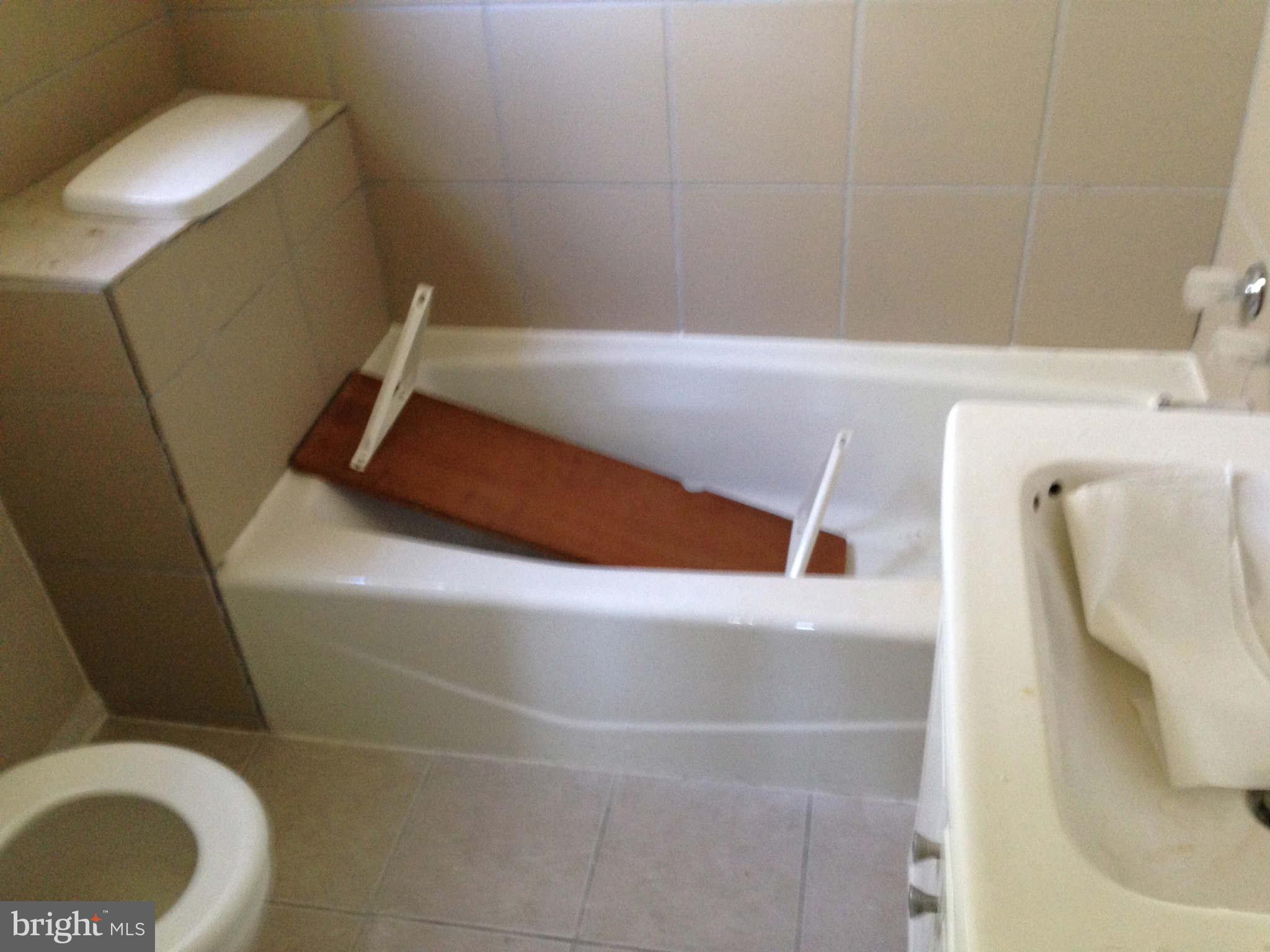 3100 Fairland Road Silver Spring, MD 20904 - Photo 7 of 14 Bath