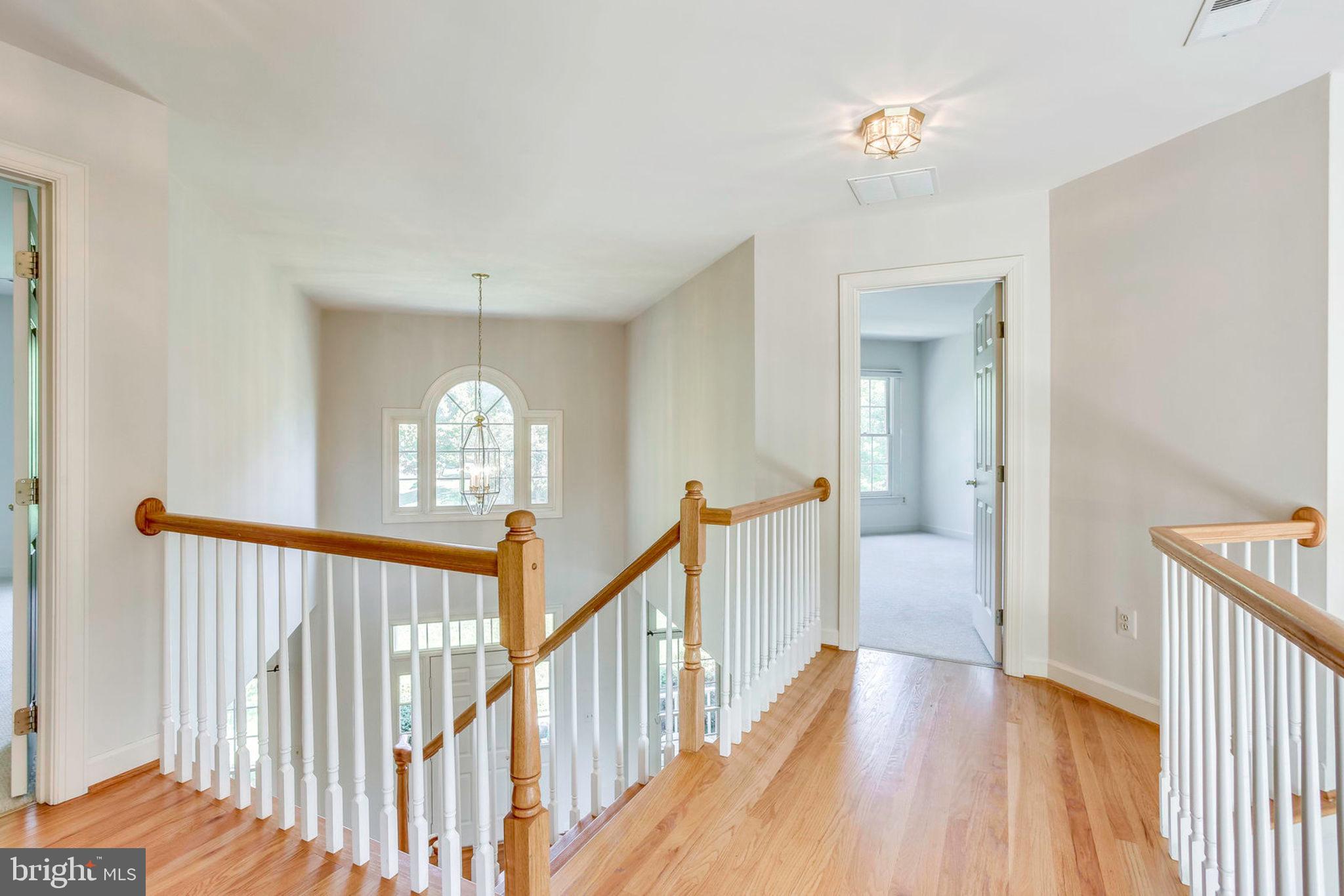 11121 Tommye Lane Reston, VA 20194 - Photo 22 of 36 Upper Level Foyer