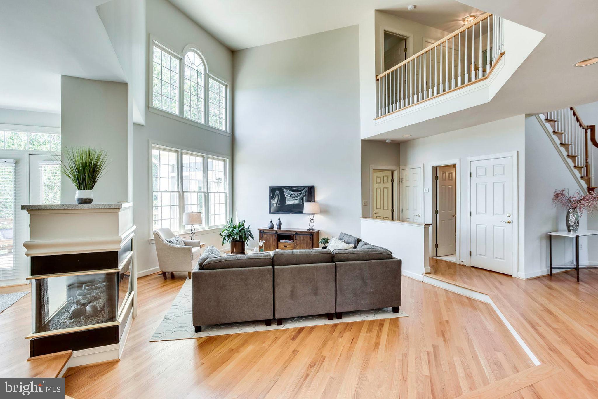 11121 Tommye Lane Reston, VA 20194 - Photo 8 of 36 Family Room