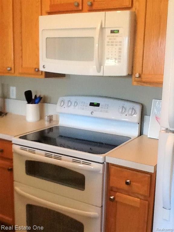 39170 Hayes Road, Unit 21 Clinton Township, MI 48038 - Photo 12 of 33 Gallery Image 12