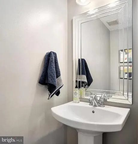 $550,000 | 44080 Ferncliff Terrace, Ashburn, VA 20147