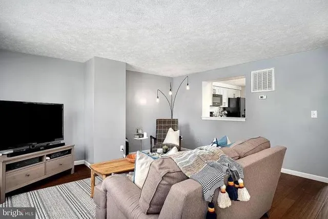 $550,000 | 44080 Ferncliff Terrace, Ashburn, VA 20147