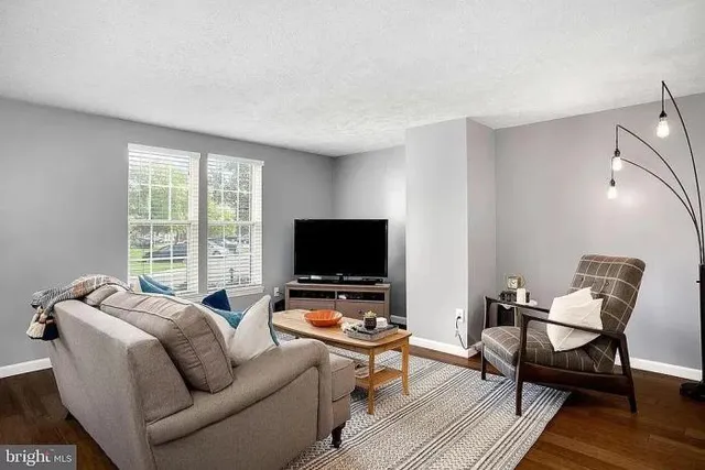 $550,000 | 44080 Ferncliff Terrace, Ashburn, VA 20147