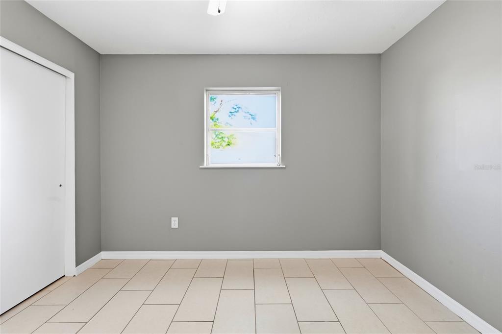 363 Glen Oak Road Venice, FL 34293 - Photo 41 of 53 an empty room with painting on the wall