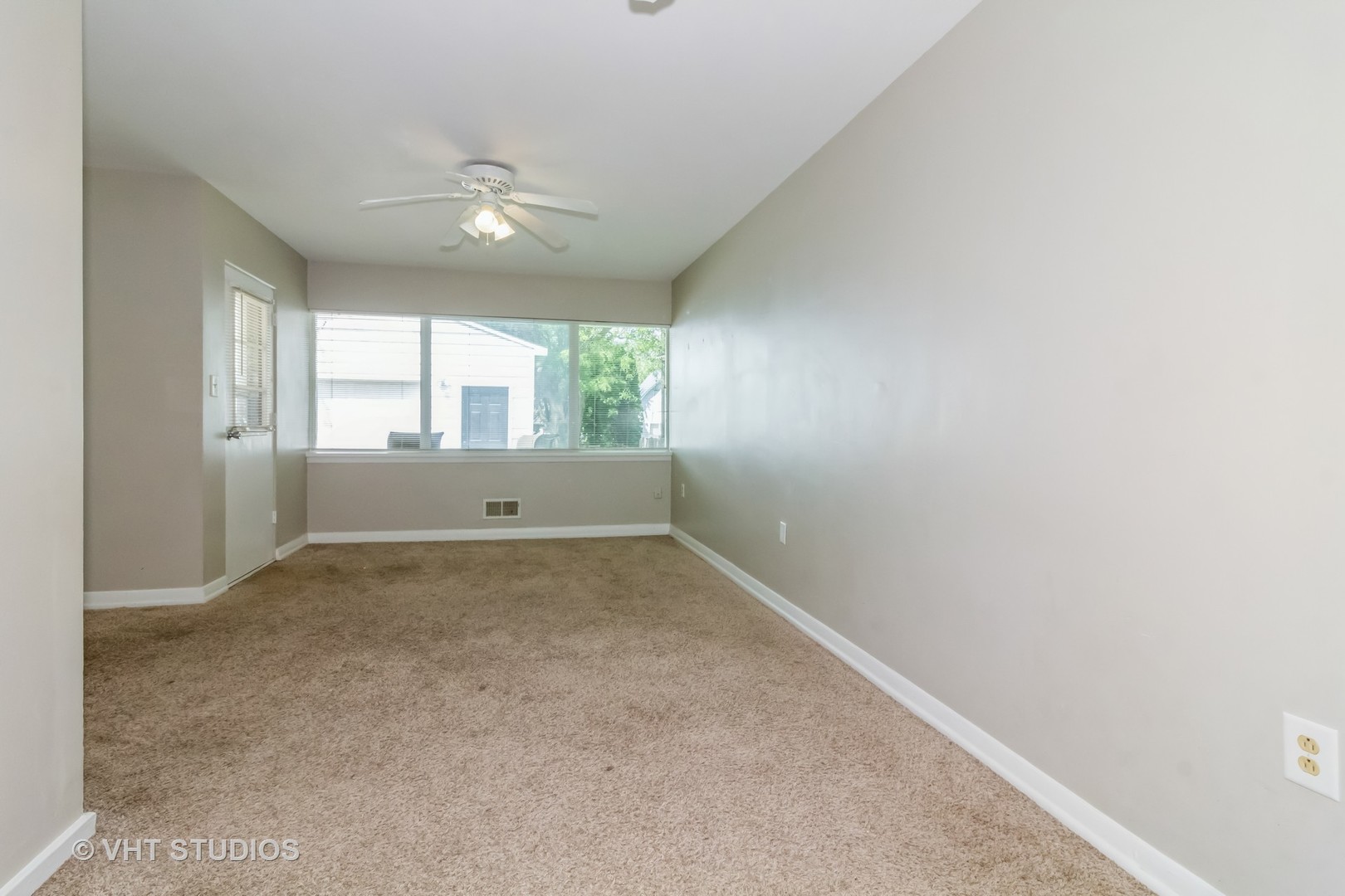 903 North 13th Street DeKalb, IL 60115 - Photo 6 of 19 an empty room with windows and ceiling fan