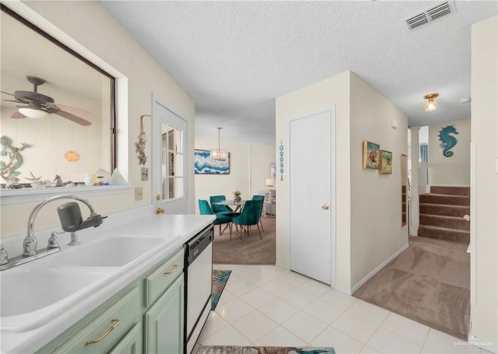 3038 Quail Springs Road, Unit B4 Corpus Christi, TX 78414 - Photo 5 of 12