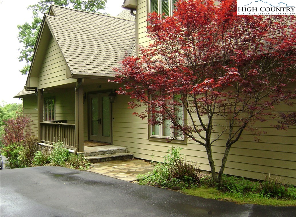 242 Highland Ridge Road Blowing Rock, NC 28605 - Photo 2 of 47 Gallery Image 2