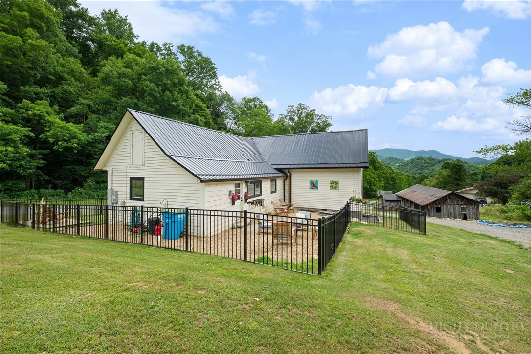 709 Fletcher Branch Road Vilas, NC 28692 - Photo 6 of 50