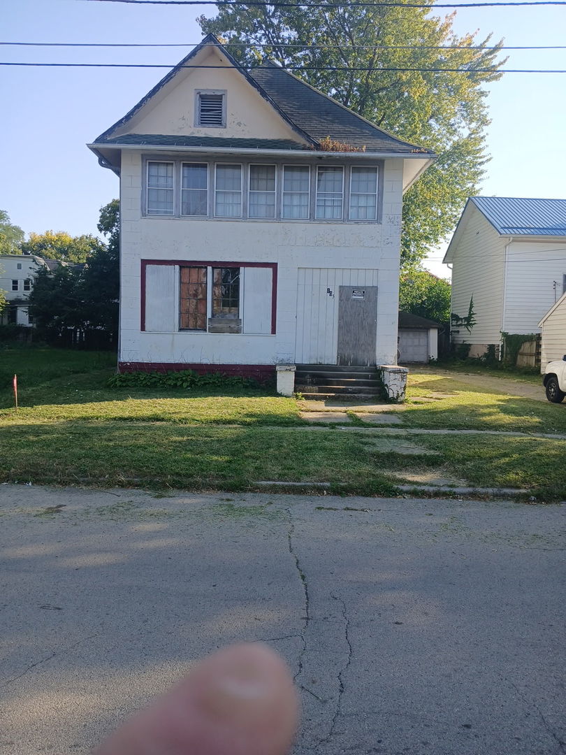 105 West Pleasant Street Freeport, IL 61032 - Photo 1 of 6