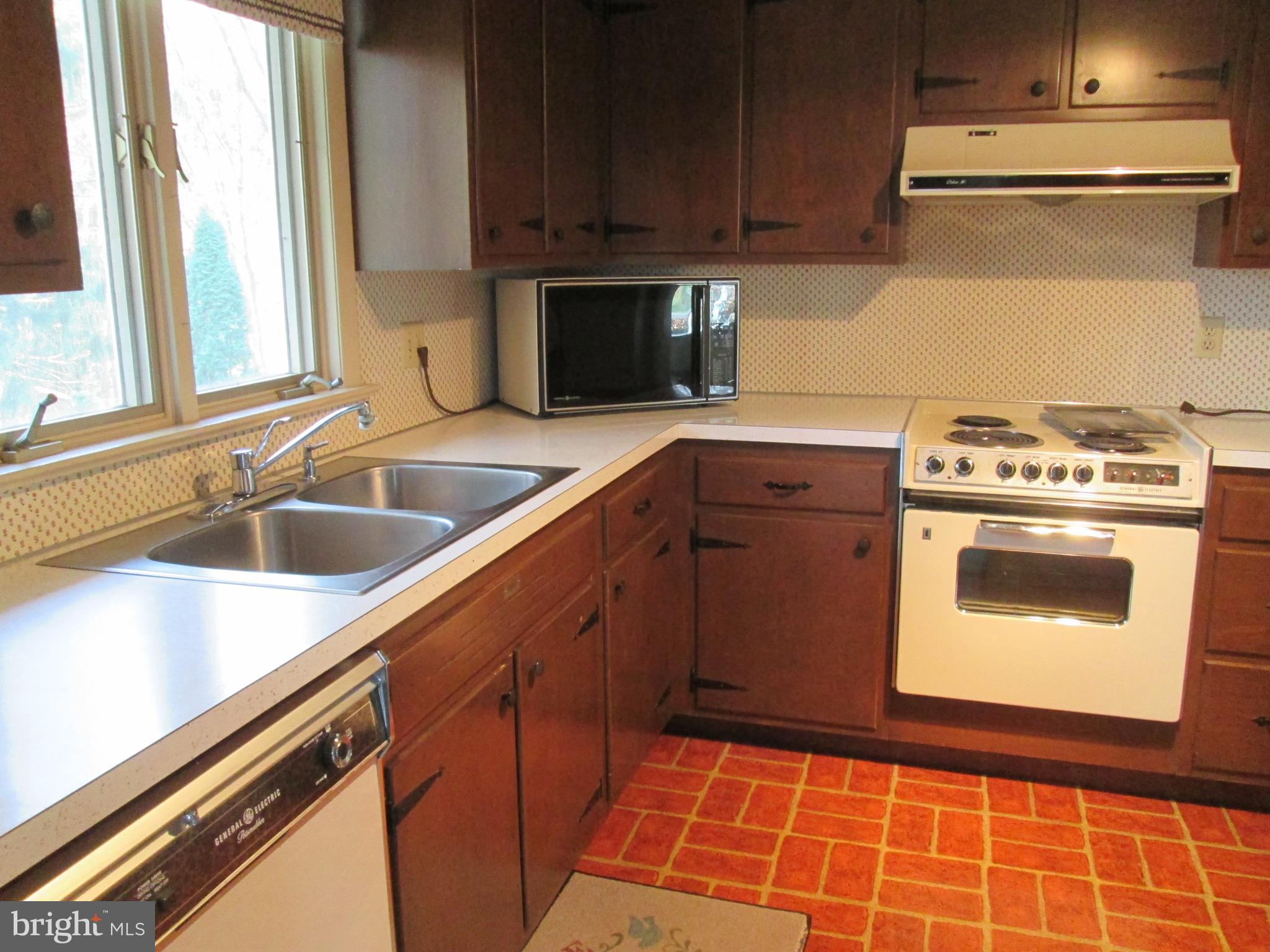 3 Neil Drive Lititz, PA 17543 - Photo 15 of 41 Kitchen