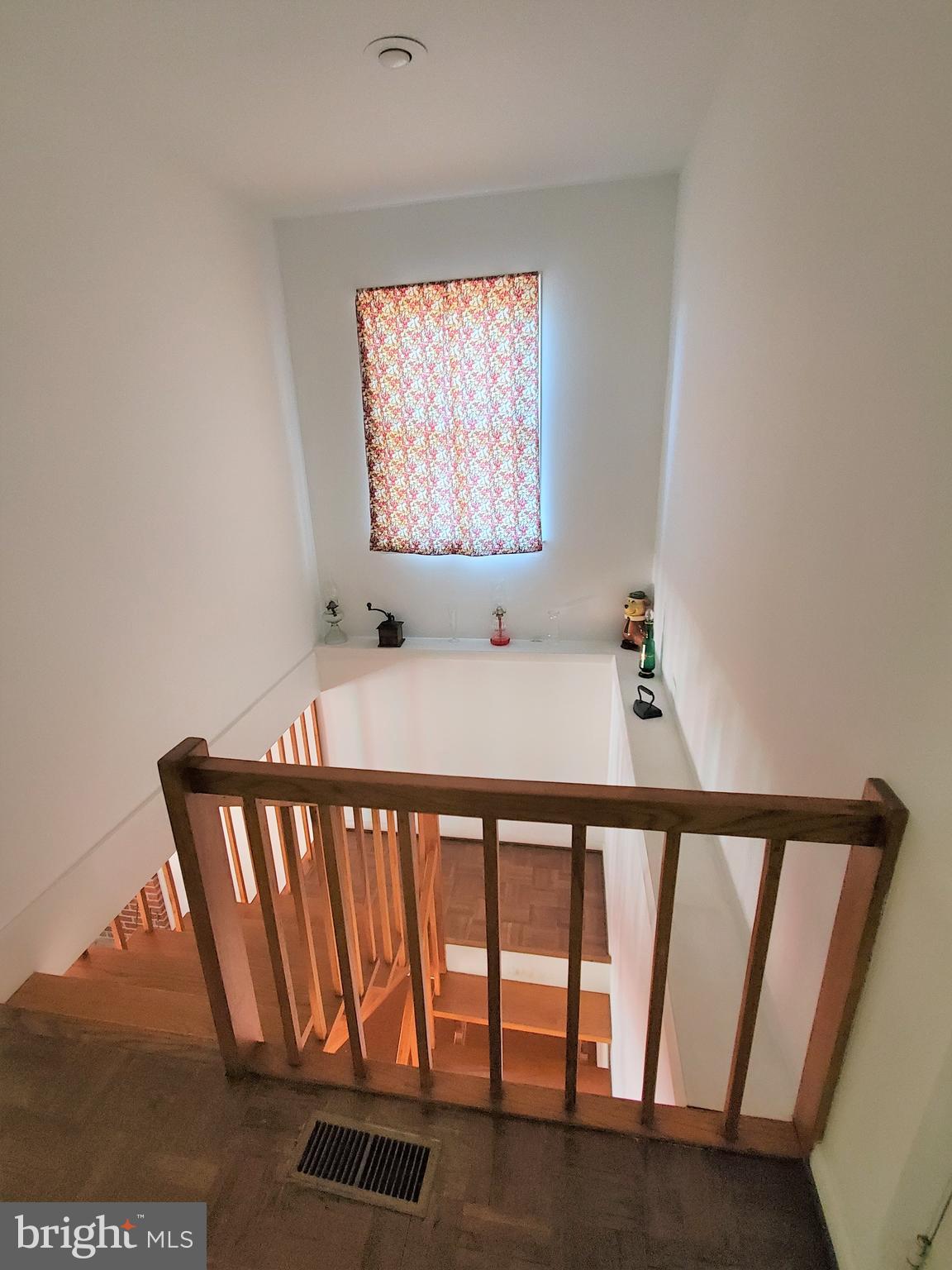 11457 Farm House Road Markham, VA 22643 - Photo 3 of 19 Entry Stairs
