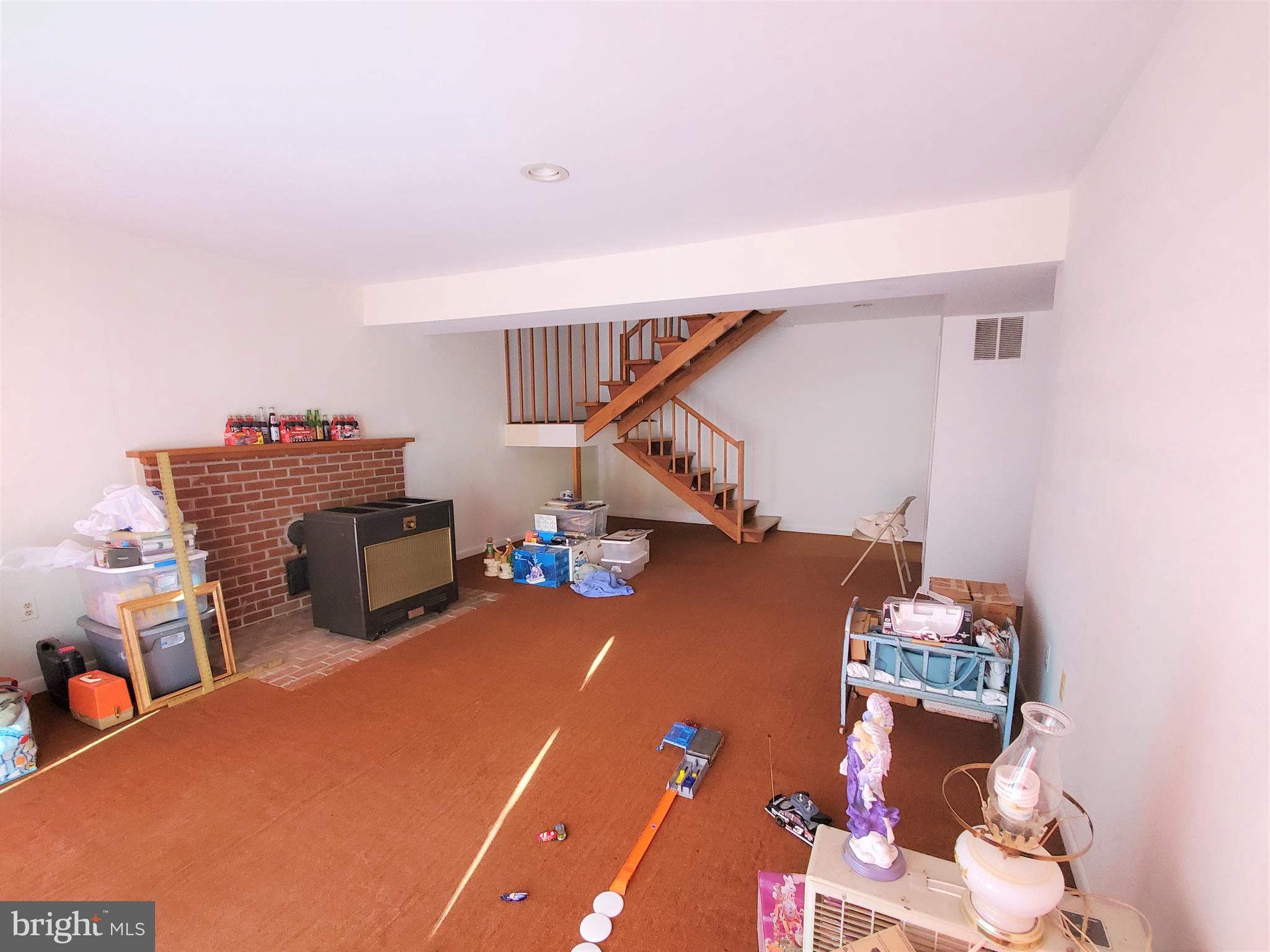 11457 Farm House Road Markham, VA 22643 - Photo 9 of 19 Lower Living area