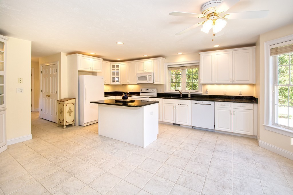 93 Mann Lot Road Scituate, MA 02066 - Photo 4 of 22 Gallery Image 4