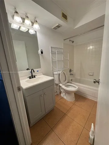 $249,900 | 2881 North Oakland Forest Drive, Unit 310, Oakland Park, FL 33309