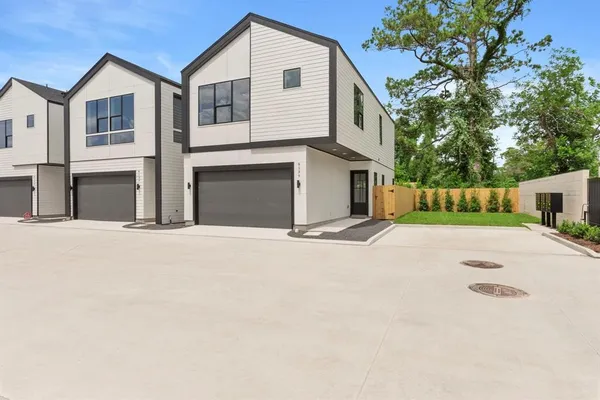$2,600 | 6139 Pacific Forest Drive, Houston, TX 77091