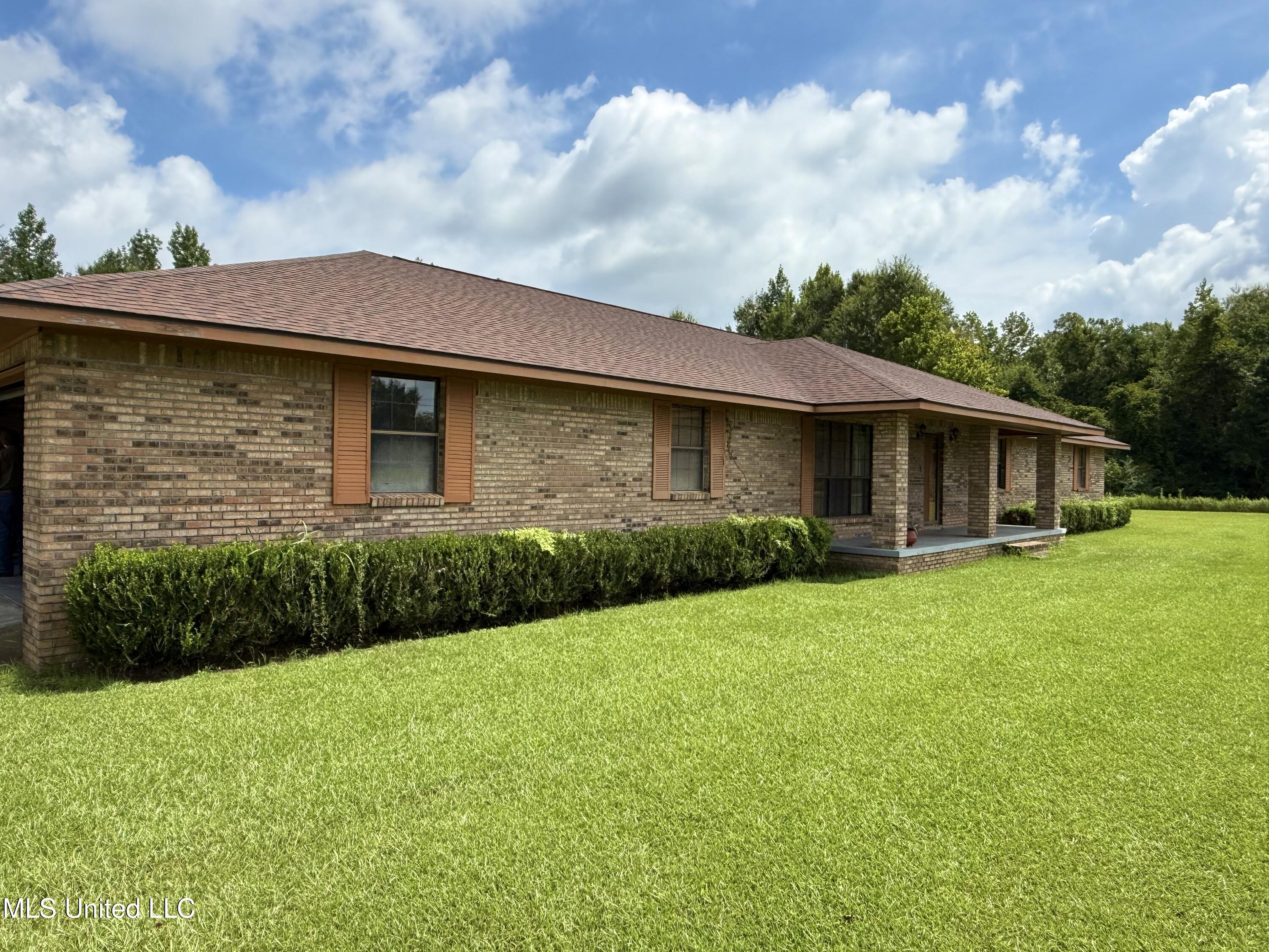 138 Clinton Lawrence Road Lucedale, MS 39452 - Photo 2 of 18 IMG_2630 2