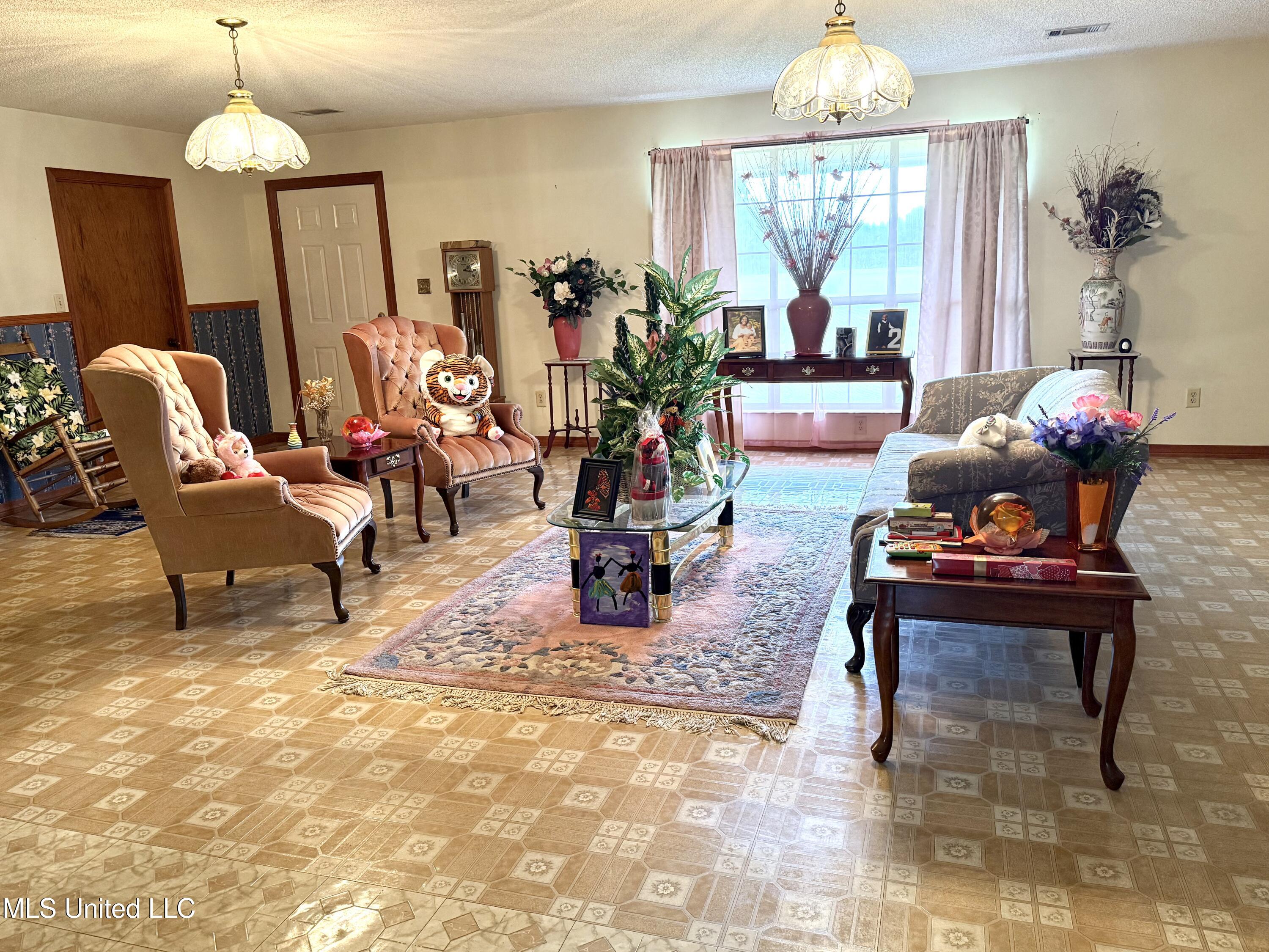 138 Clinton Lawrence Road Lucedale, MS 39452 - Photo 4 of 18 IMG_2641