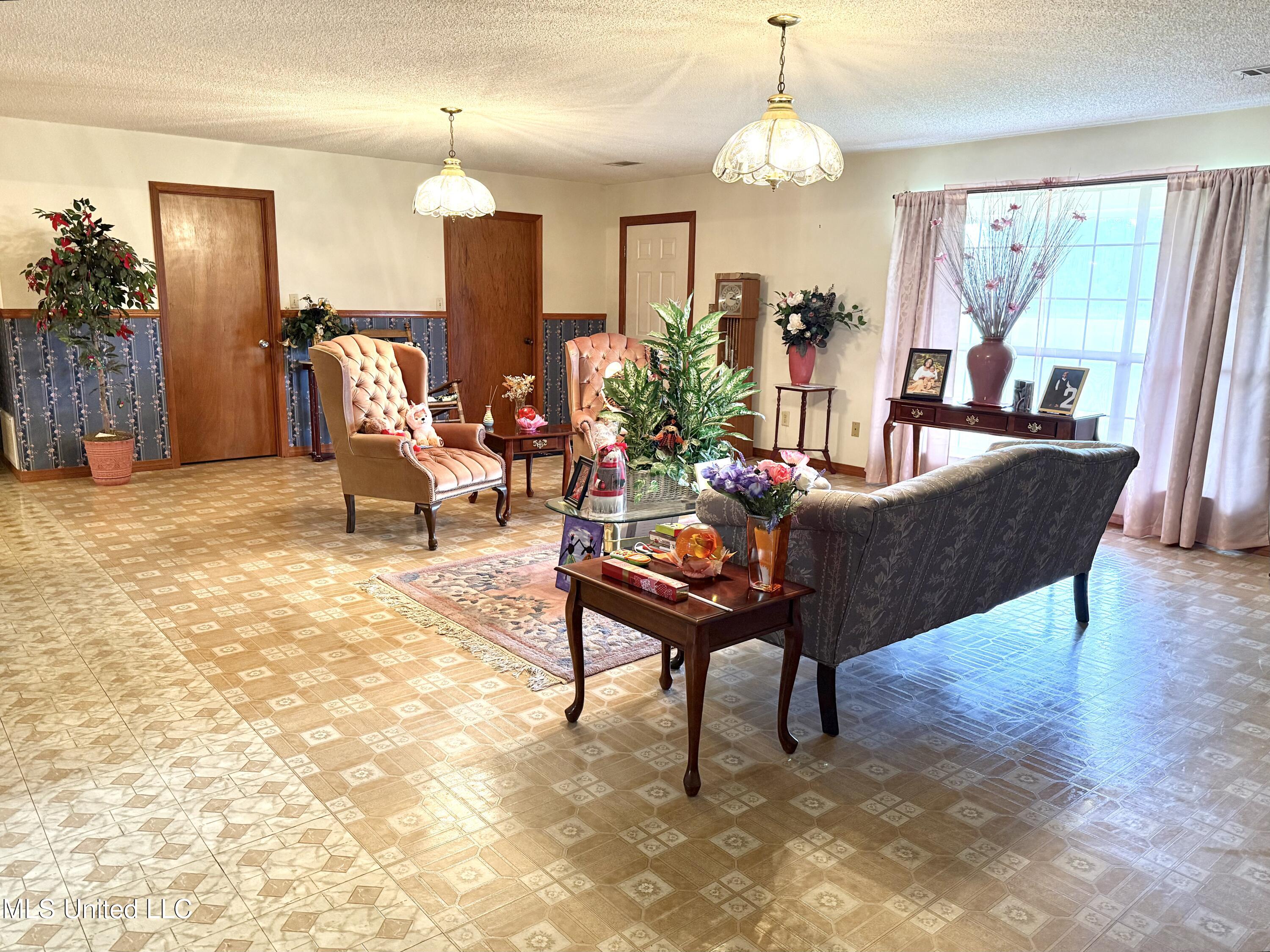 138 Clinton Lawrence Road Lucedale, MS 39452 - Photo 5 of 18 IMG_2640