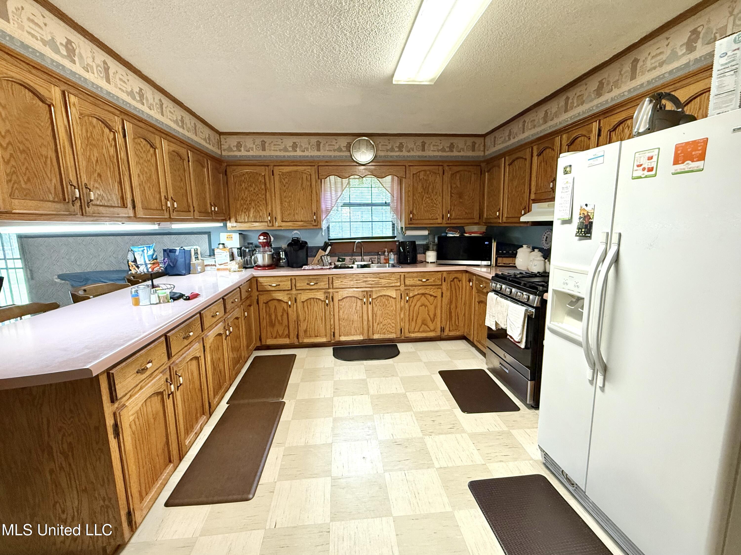 138 Clinton Lawrence Road Lucedale, MS 39452 - Photo 6 of 18 IMG_2654