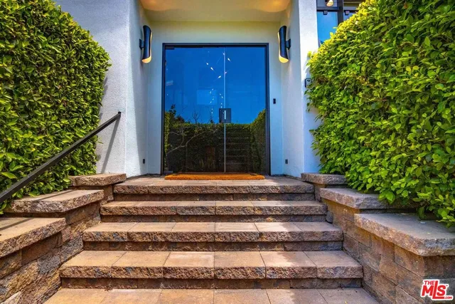 a view of entrance gate of house