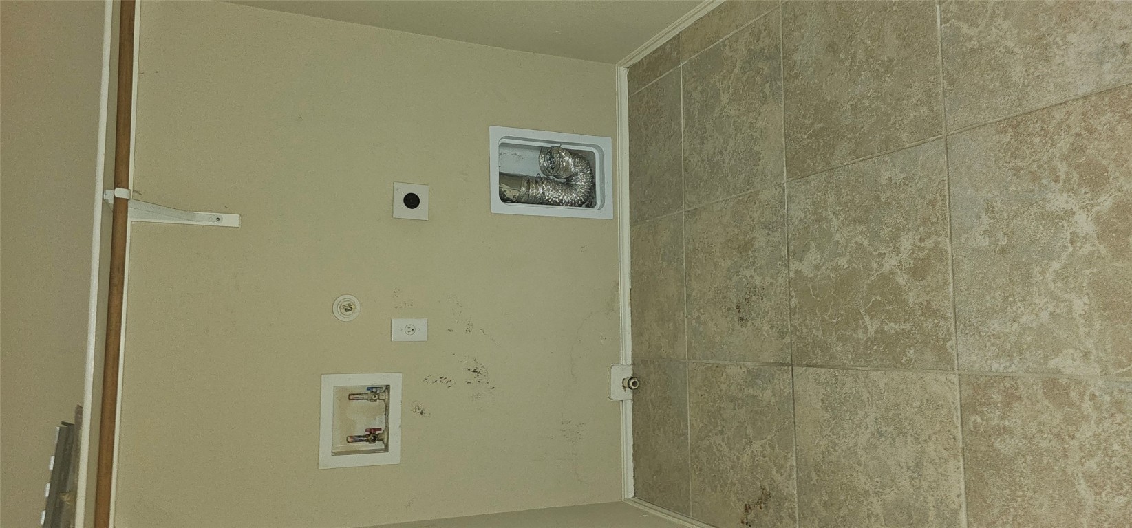 7213 Outfitter Drive Austin, TX 78744 - Photo 6 of 16 a view of a small space