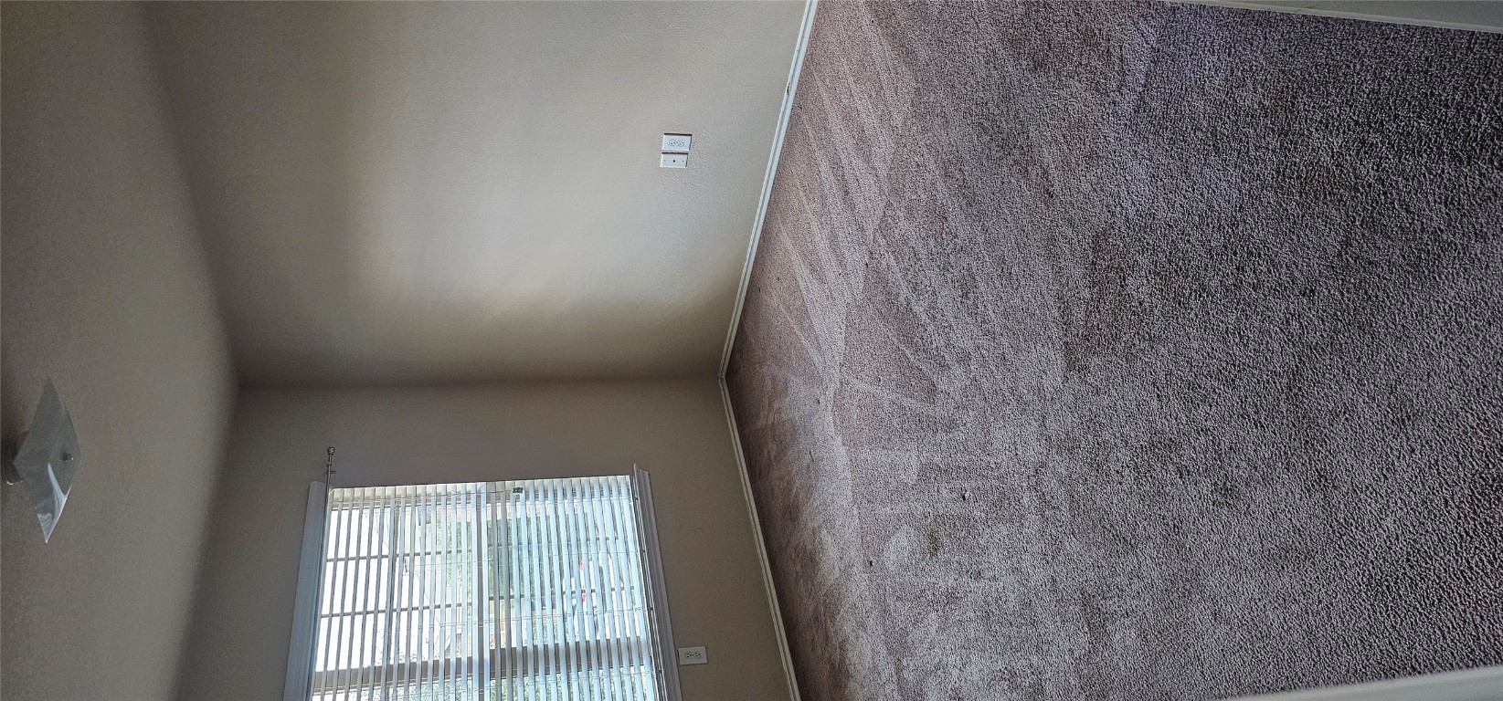 7213 Outfitter Drive Austin, TX 78744 - Photo 7 of 16 an empty room with a window