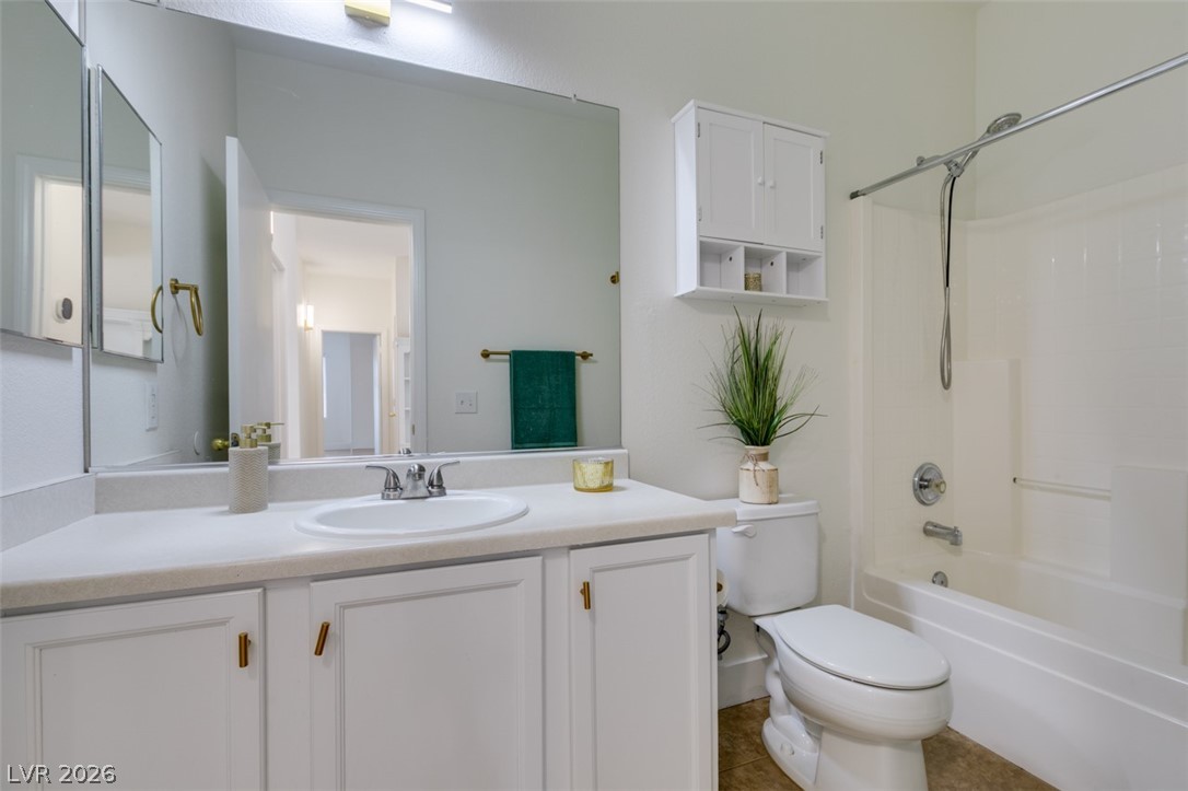 10959 Pumpkin Ridge Avenue Las Vegas, NV 89135 - Photo 22 of 51 A well-appointed bath boasts a functional vanity and a clean tub-shower combination.