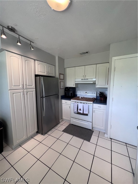 4020 Rainbow Circle LaBelle, FL 33935 - Photo 22 of 30 a kitchen with stainless steel appliances a refrigerator and a stove top oven