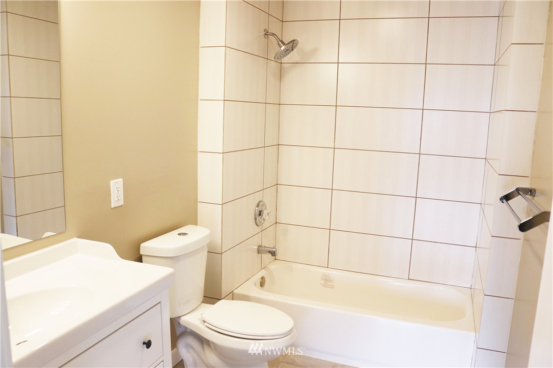 451 Maple Avenue Northwest Renton, WA 98057 - Photo 11 of 24