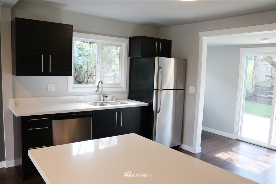 451 Maple Avenue Northwest Renton, WA 98057 - Photo 4 of 24