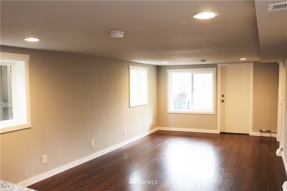451 Maple Avenue Northwest Renton, WA 98057 - Photo 8 of 24