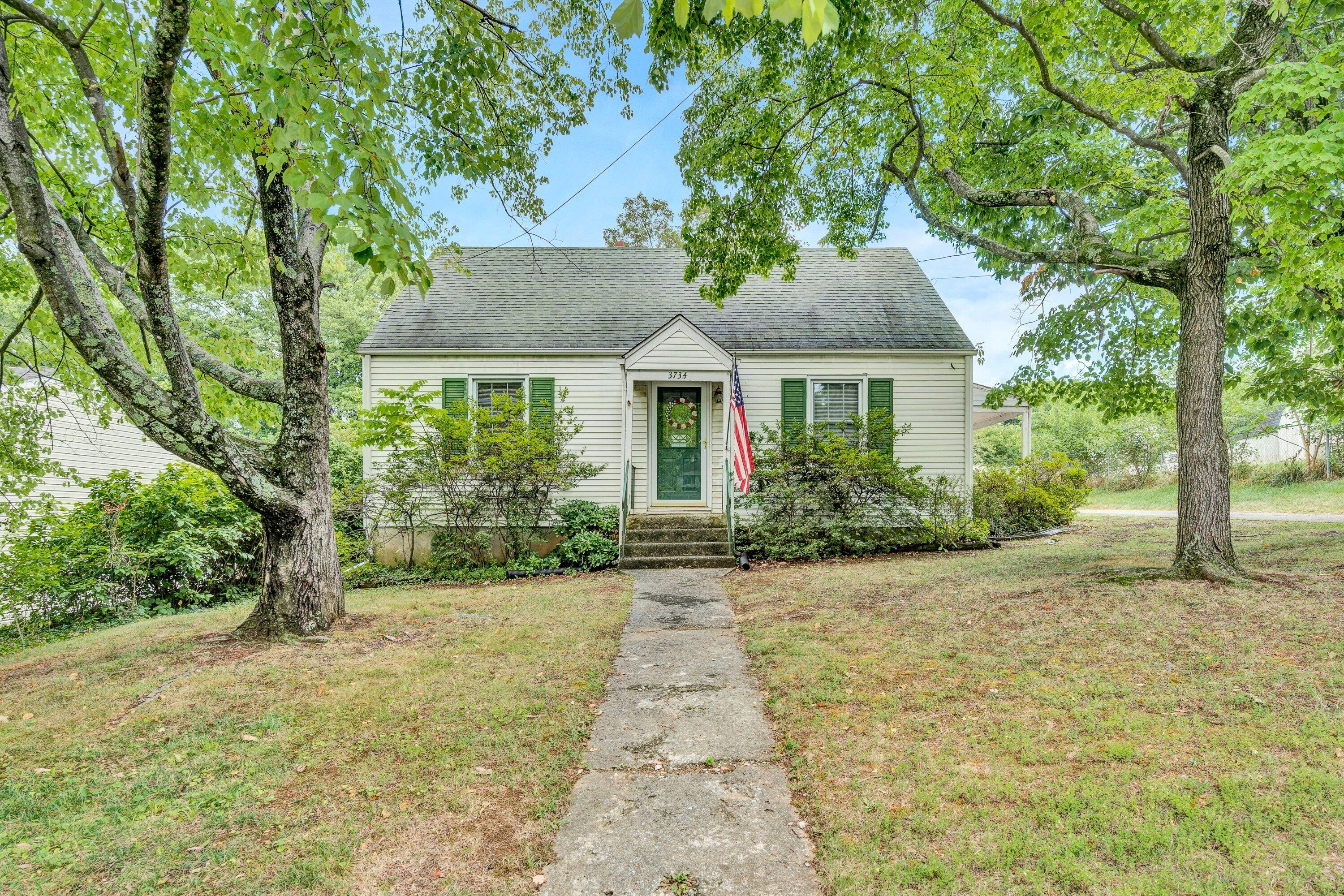 3734 Bear Road Southeast Roanoke, VA 24014 - Photo 1 of 19 Front