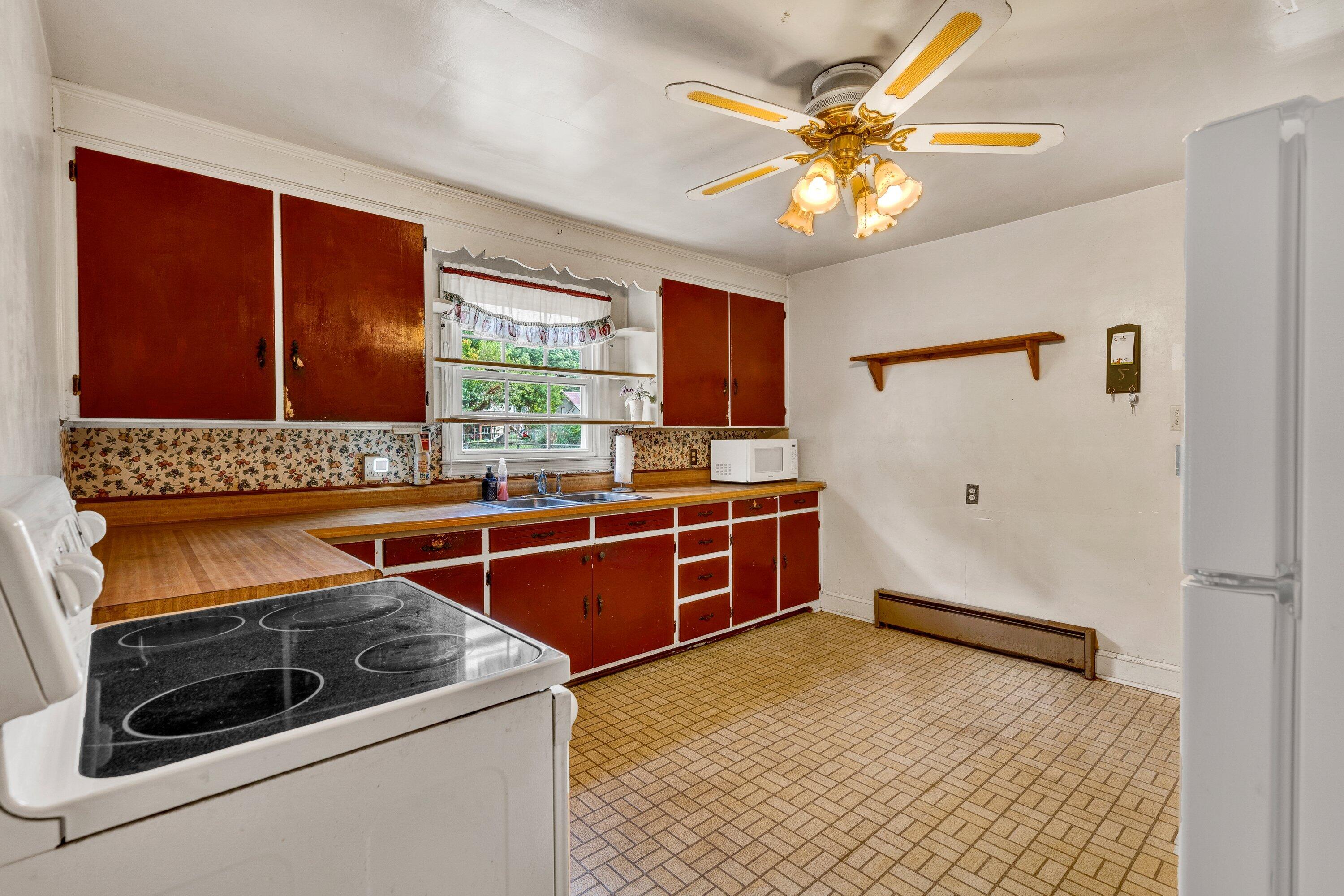 3734 Bear Road Southeast Roanoke, VA 24014 - Photo 6 of 19 Kitchen