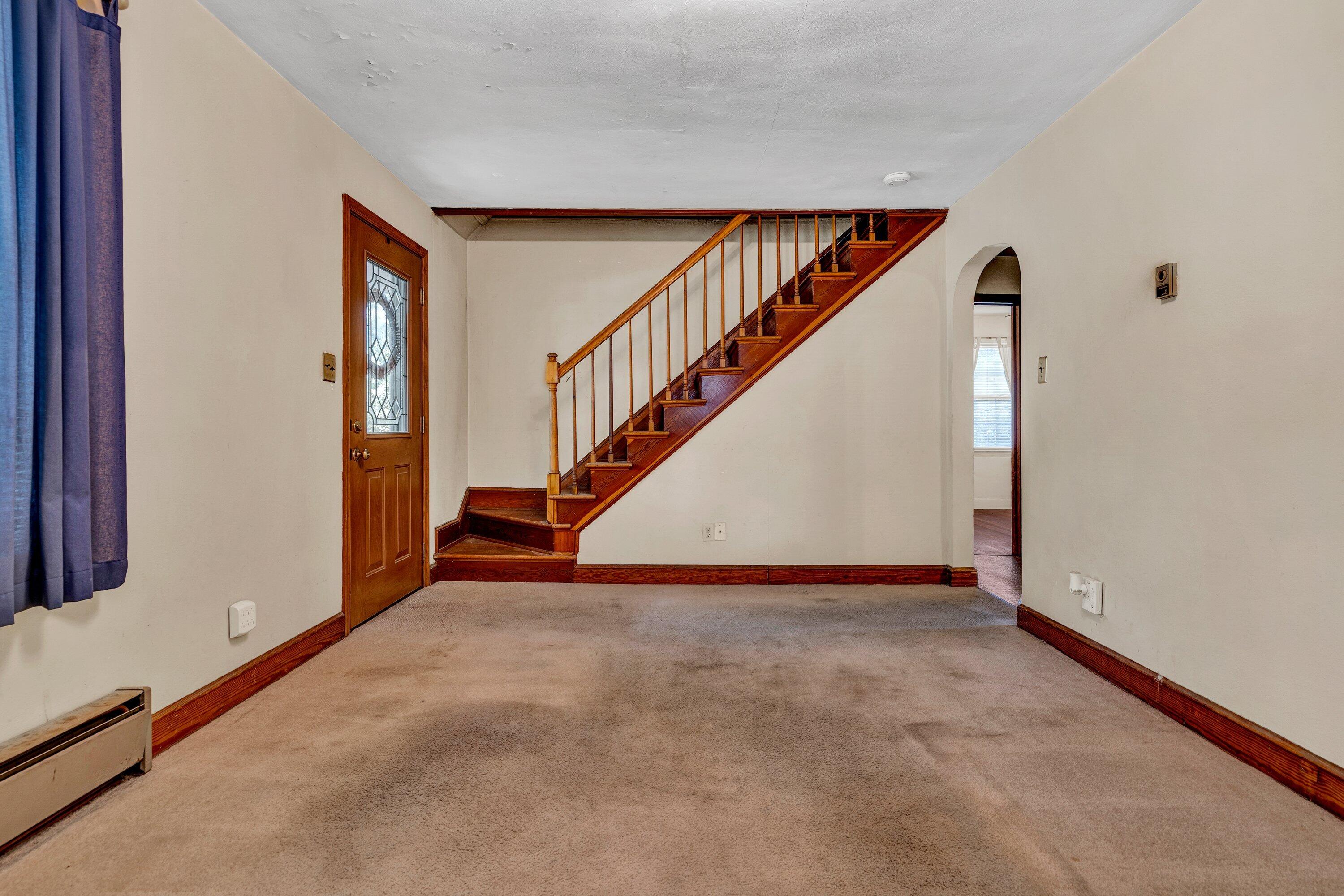3734 Bear Road Southeast Roanoke, VA 24014 - Photo 7 of 19 Living Room