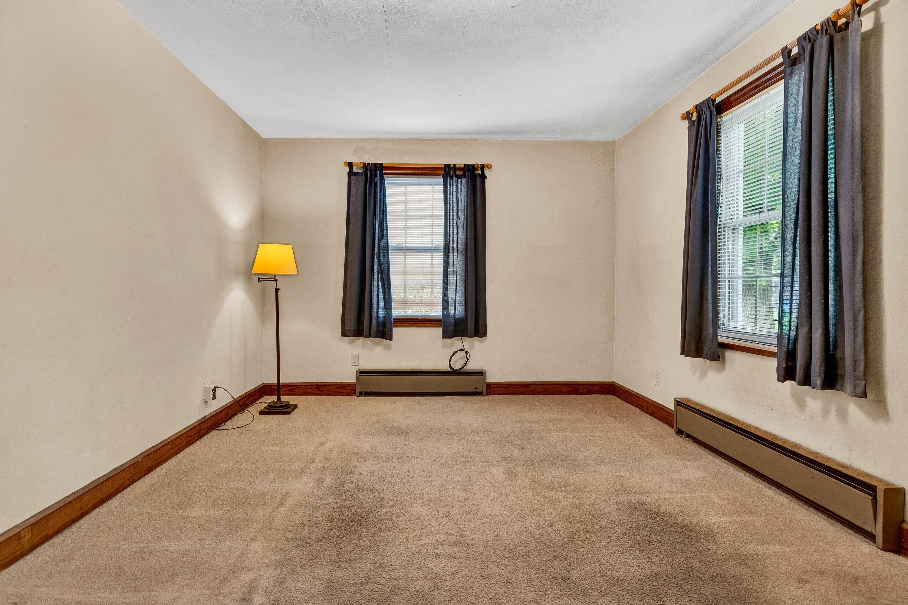 3734 Bear Road Southeast Roanoke, VA 24014 - Photo 8 of 19 Living Room
