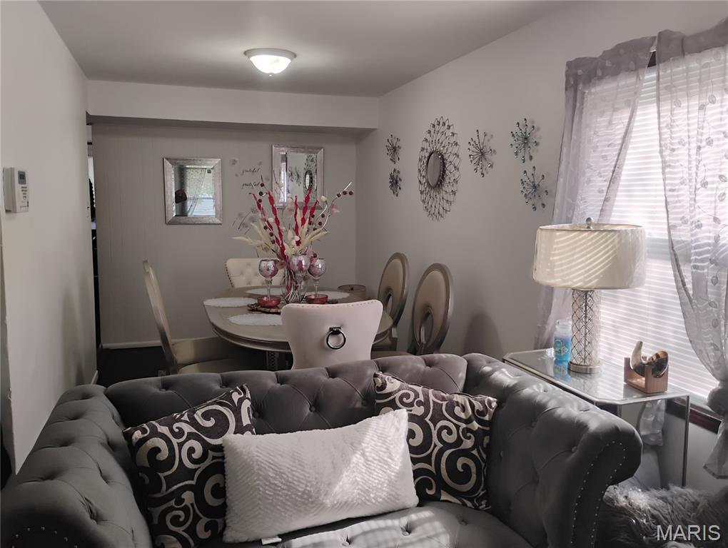 424 Lancashire Road St. Louis, MO 63137 - Photo 7 of 40