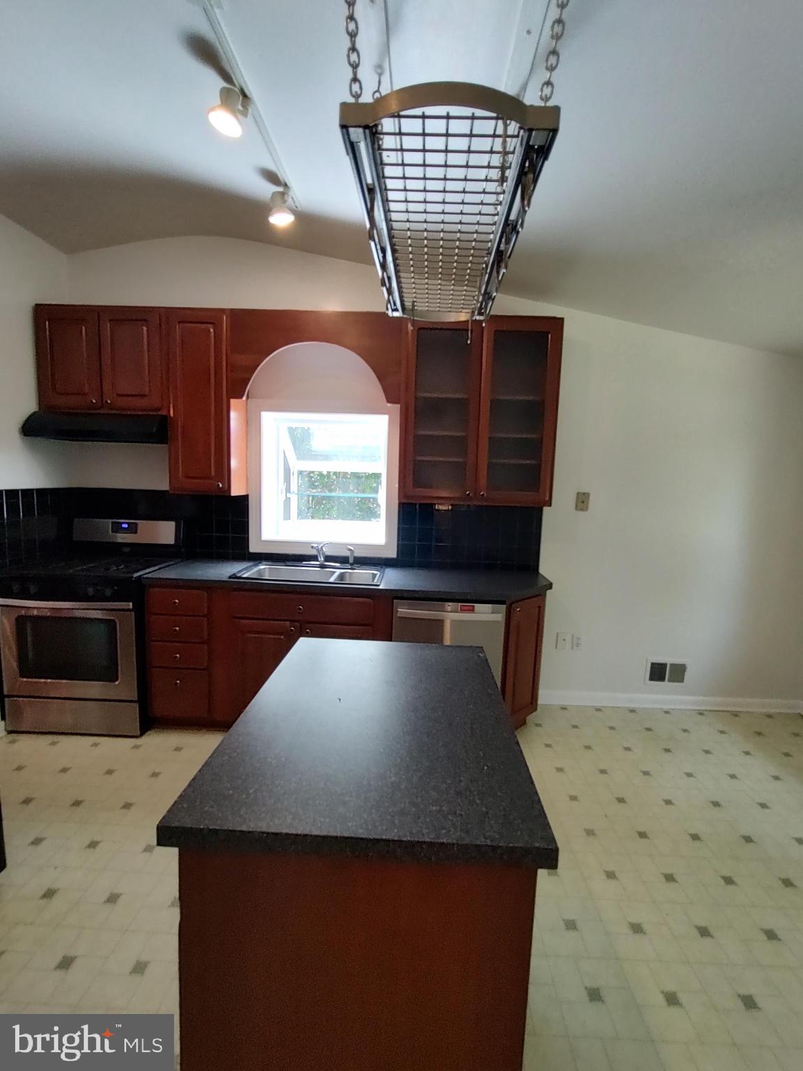 112 Claybrook Drive Silver Spring, MD 20902 - Photo 9 of 66