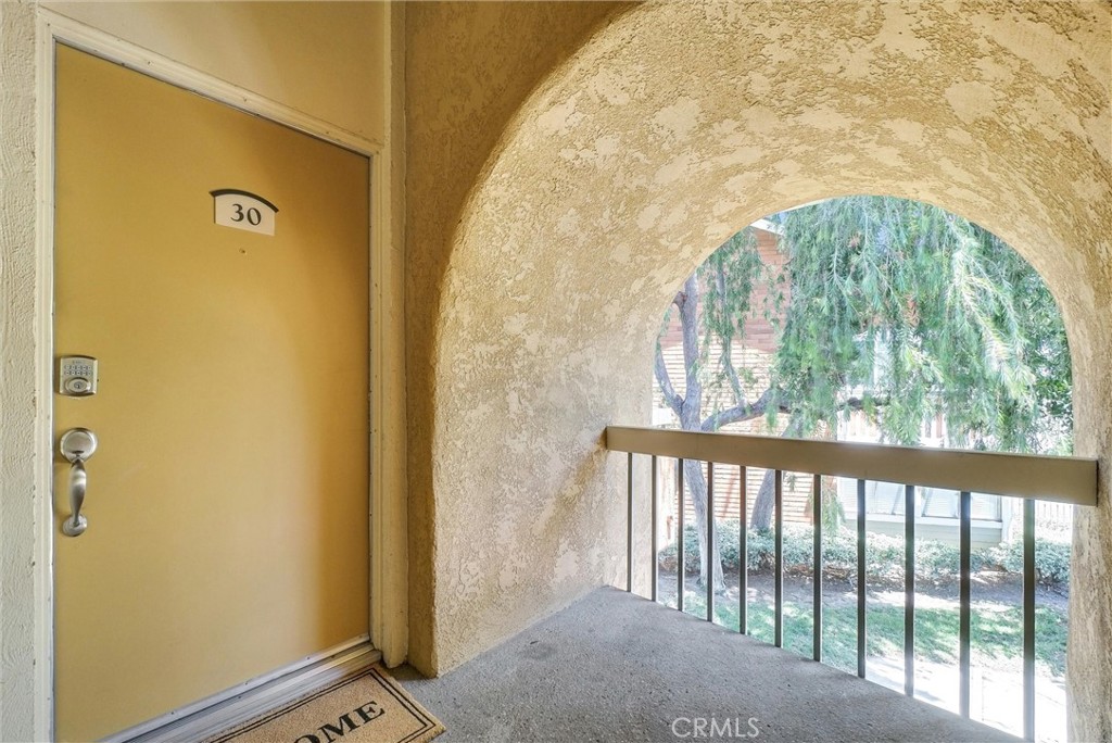 16040 Leffingwell Road, Unit 30 Whittier, CA 90603 - Photo 6 of 25 Open and airy entry into the home