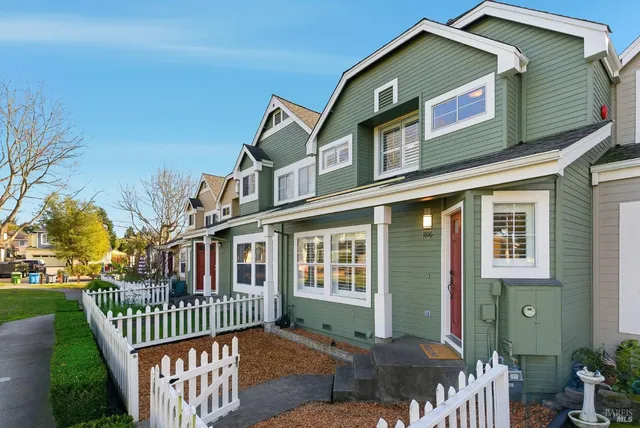 $595,000 | 1816 Downing Street, Petaluma, CA 94954
