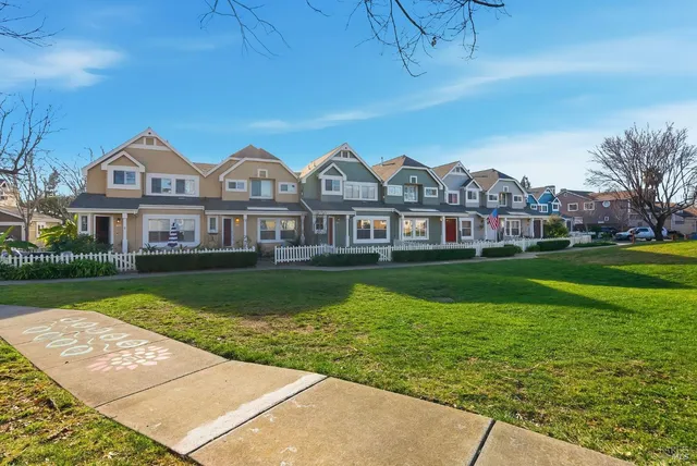 $595,000 | 1816 Downing Street, Petaluma, CA 94954