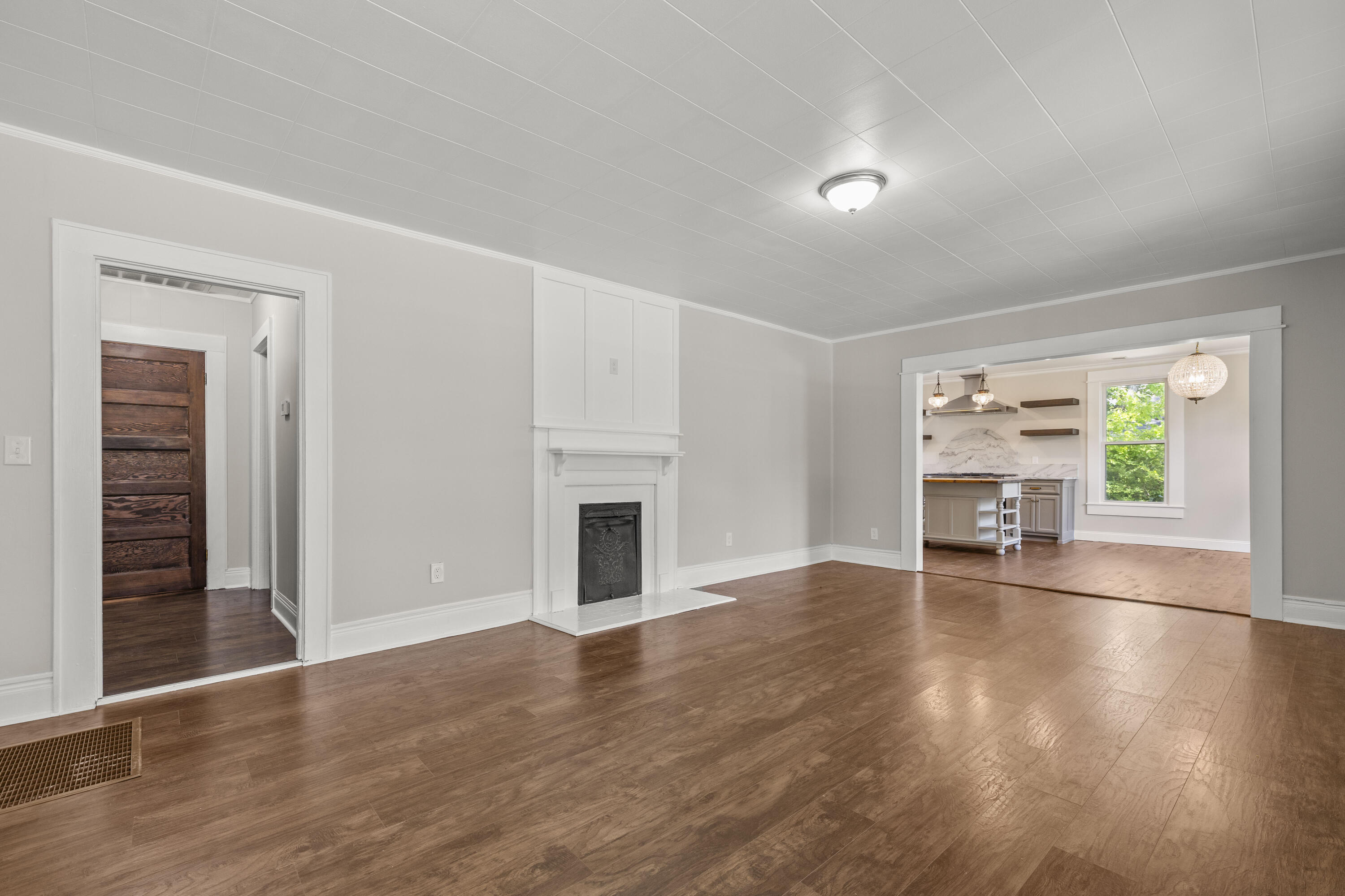 803 Cove Road Chickamauga, GA 30707 - Photo 7 of 34 Living Room