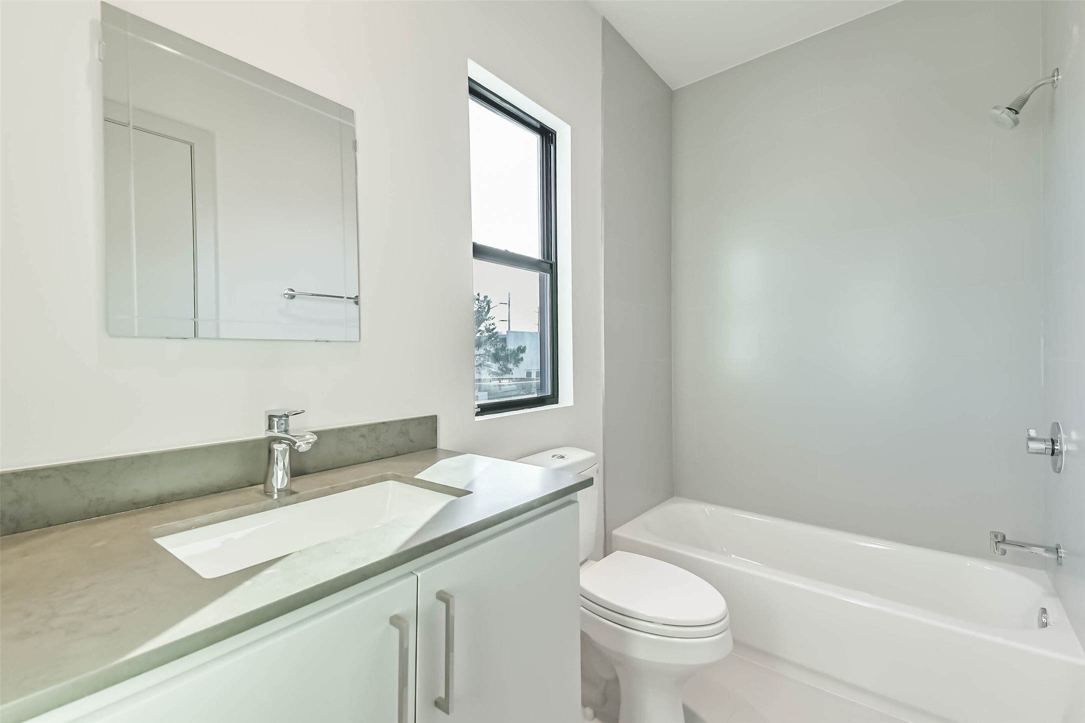 1509 Ruth Street Houston, TX 77004 - Photo 18 of 33 a bathroom with a granite countertop sink a toilet and a bathtub