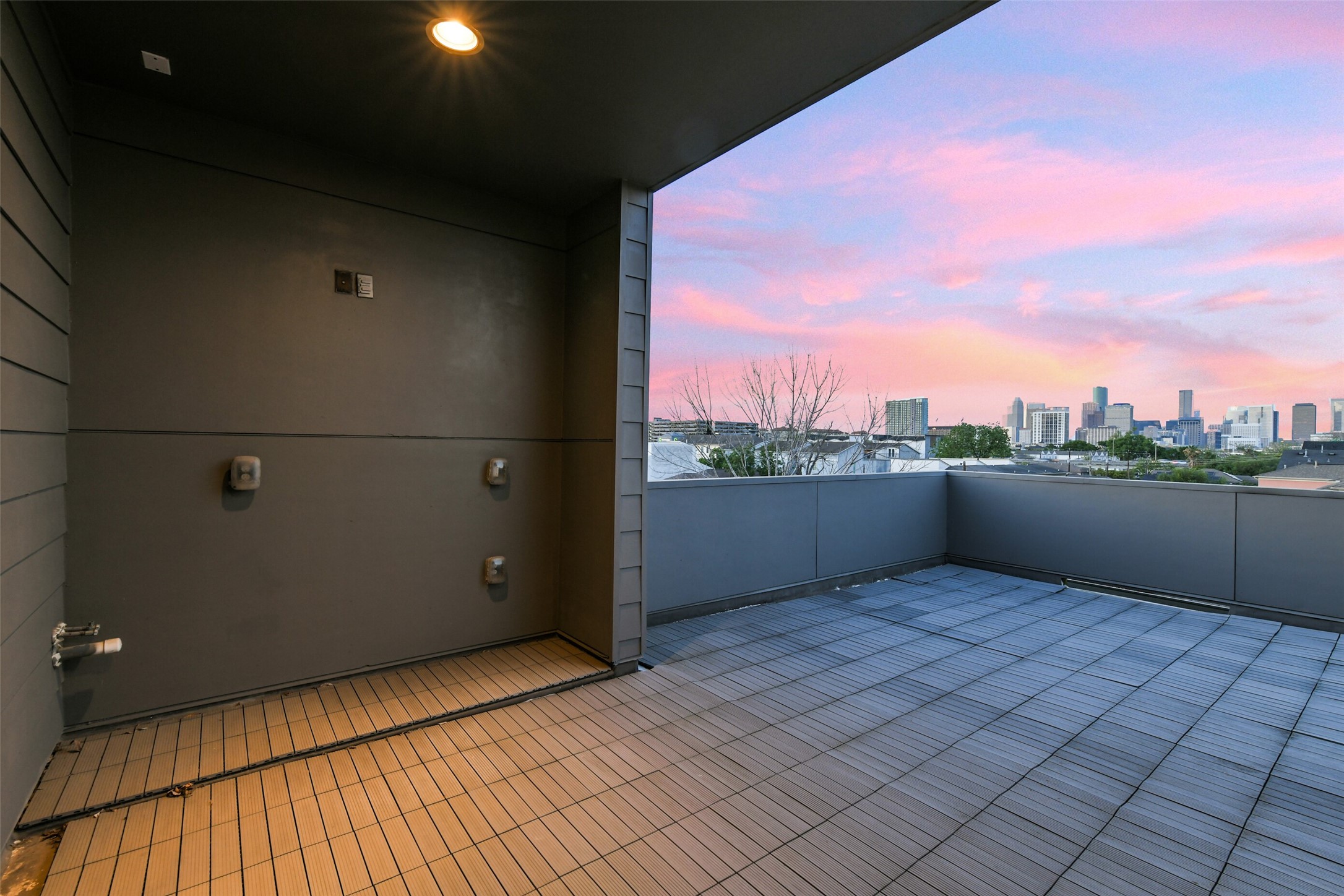 1509 Ruth Street Houston, TX 77004 - Photo 20 of 33 a view of a terrace