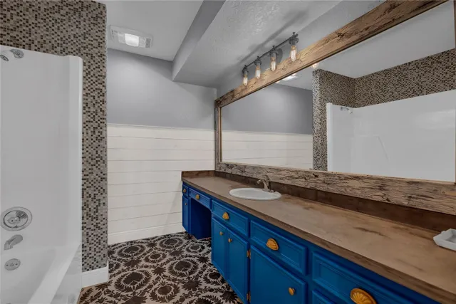 $519,000 | 109 Lachite, Unit 2, Horseshoe Bay, TX 78657