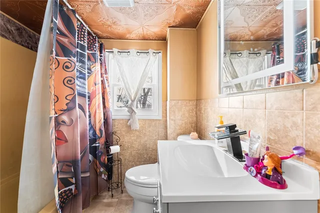 $390,000 | 3 Hutchinson Avenue, Pawtucket, RI 02861