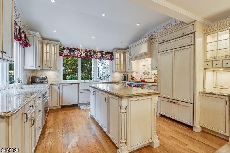 4 Barberry Row Chester, NJ 07930 - Photo 5 of 40 Gallery Image 5