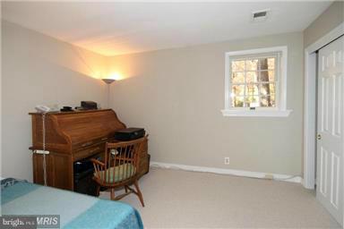 11916 Appling Valley Road Fairfax, VA 22030 - Photo 22 of 30 Bedroom