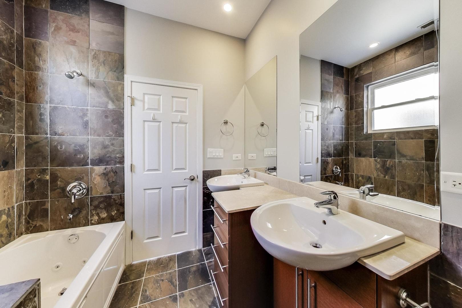 2703 West Thomas Street, Unit 3 Chicago, IL 60622 - Photo 14 of 27