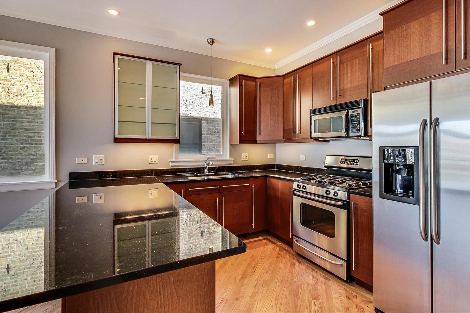 2703 West Thomas Street, Unit 3 Chicago, IL 60622 - Photo 8 of 27