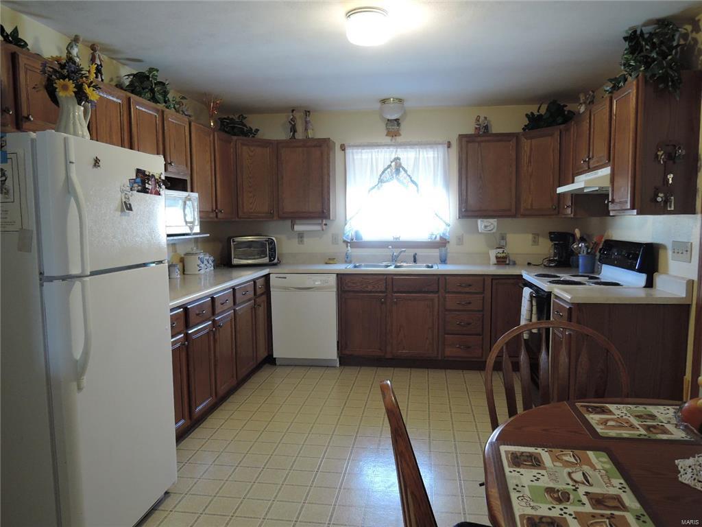711 Adams Street Gillespie, IL 62033 - Photo 5 of 14 Gallery Image 5